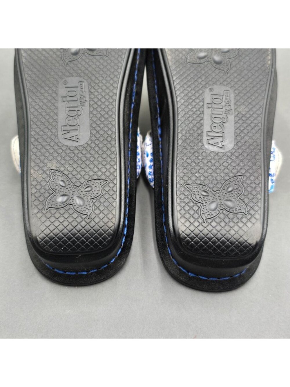 Alegria Peggy Wedge Slip On Sandals Size 37 Blue White Floral Rhinestone Buckle - Picture 9 of 12